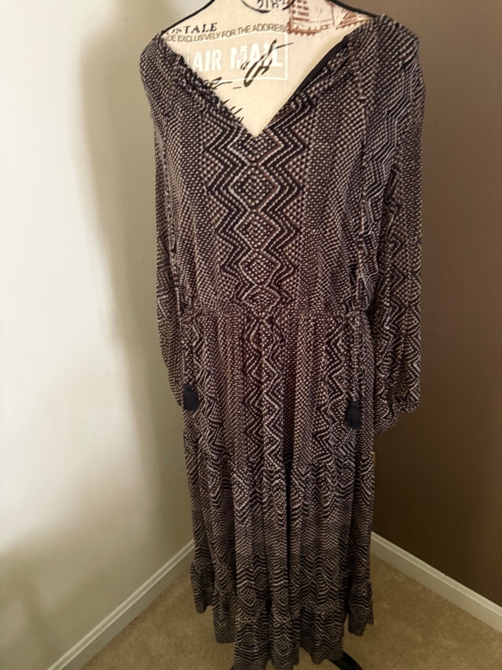Just Taylor size Large long sleeve boho style geometric print maxi dress